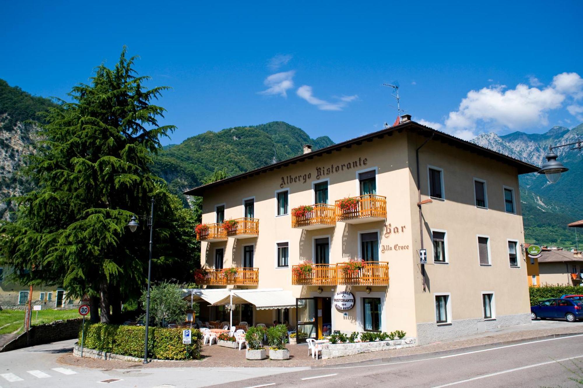 Hotel Antica Croce - Gardaslowemotion Tenno Eksteriør billede